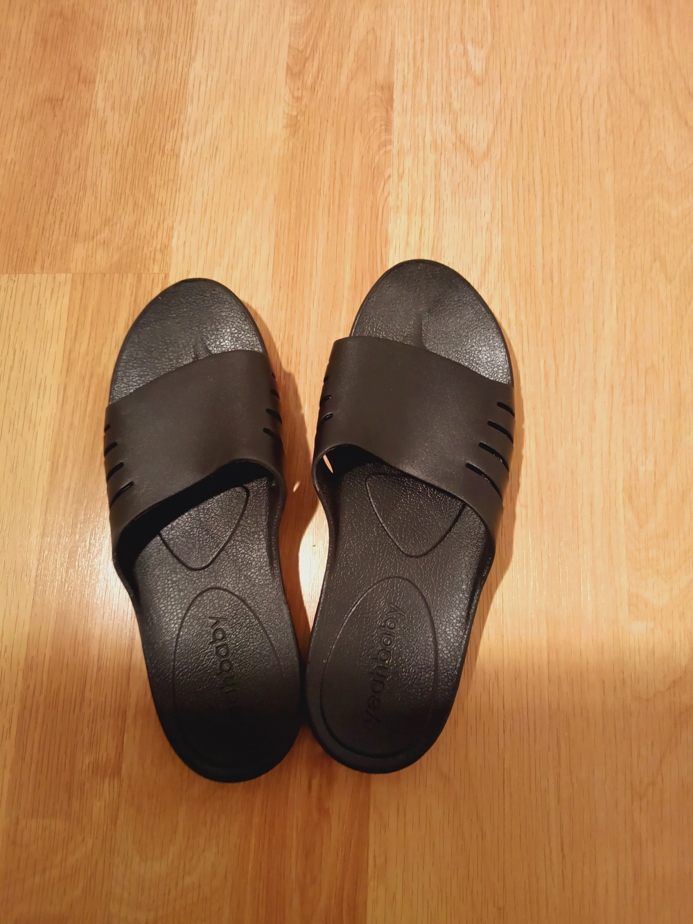Yeah baby/ Unisex Sandals/ Cloud 9 Spa Slipper/ Size M - Picture 2 of 12